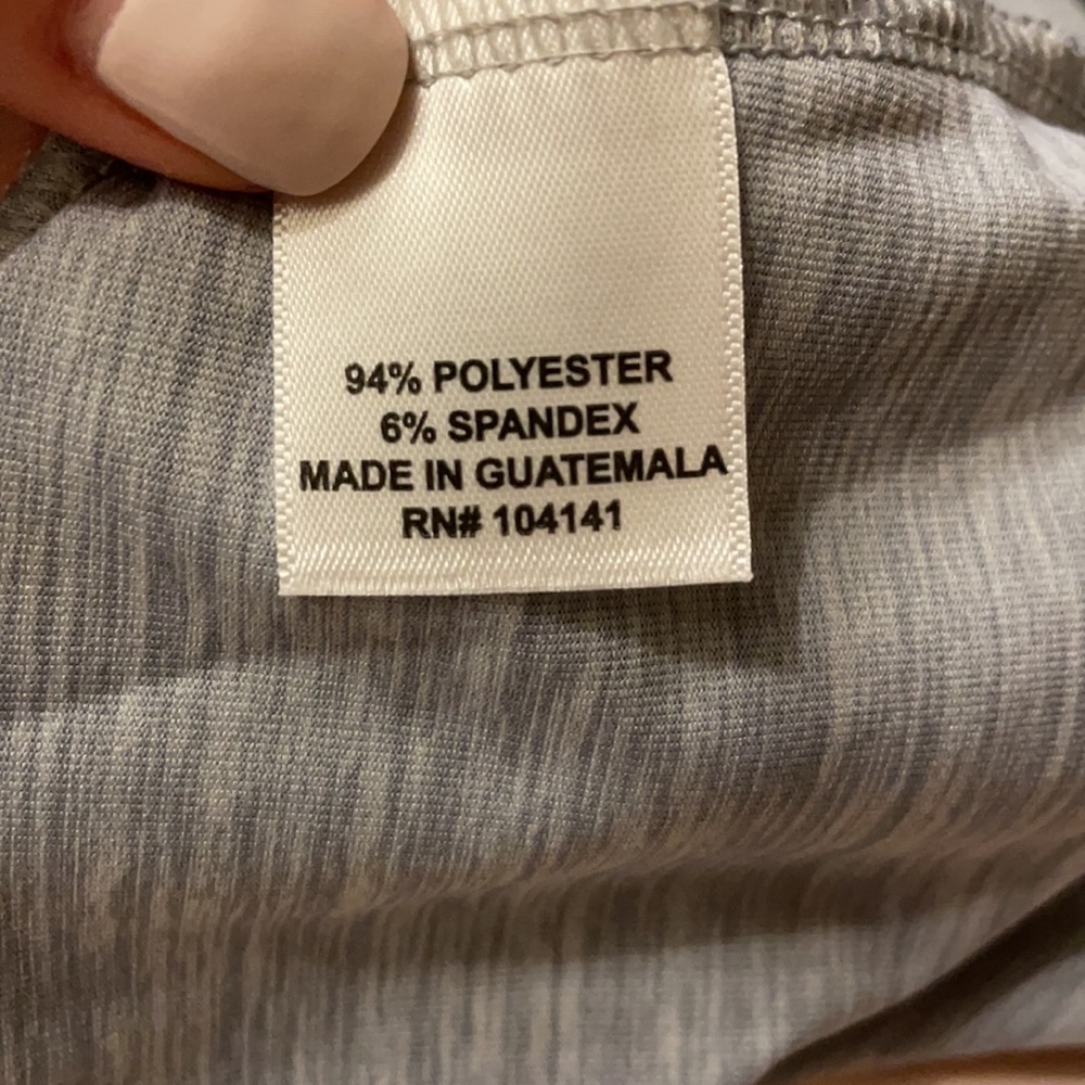 Ladies golf shirt. Never worn - Picture 3 of 4
